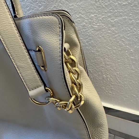 Pre-Owned Michael Kors Vanilla Leather gold Link saschel purse shoulder bag - Picture 9 of 16